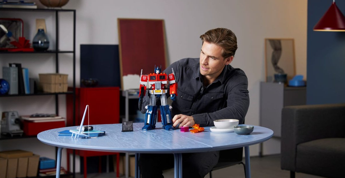 Lego Optimus Prime Can Transform And Looks To Be One Of The Coolest Sets Yet