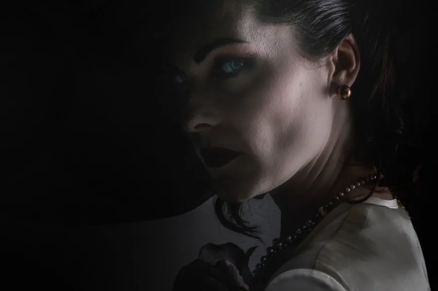 Lady Dimitrescu Face Model Cosplays As Her Character For Cool Resident Evil Village Tribute