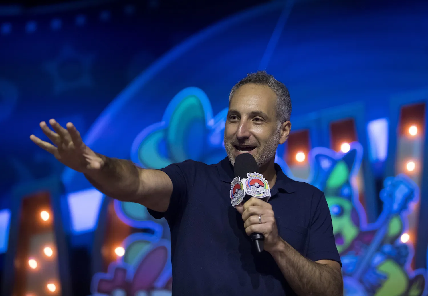 Detective Pikachu Cast And Director Reveal The Movie's Logo At The 2018 Pokémon World Championships