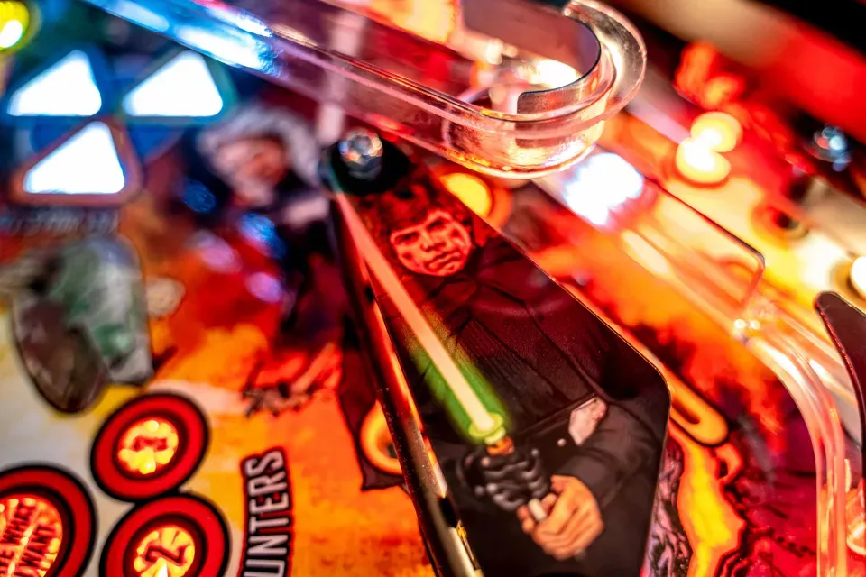 The Mandalorian Pinball Machine Is Expensive And Looks Awesome