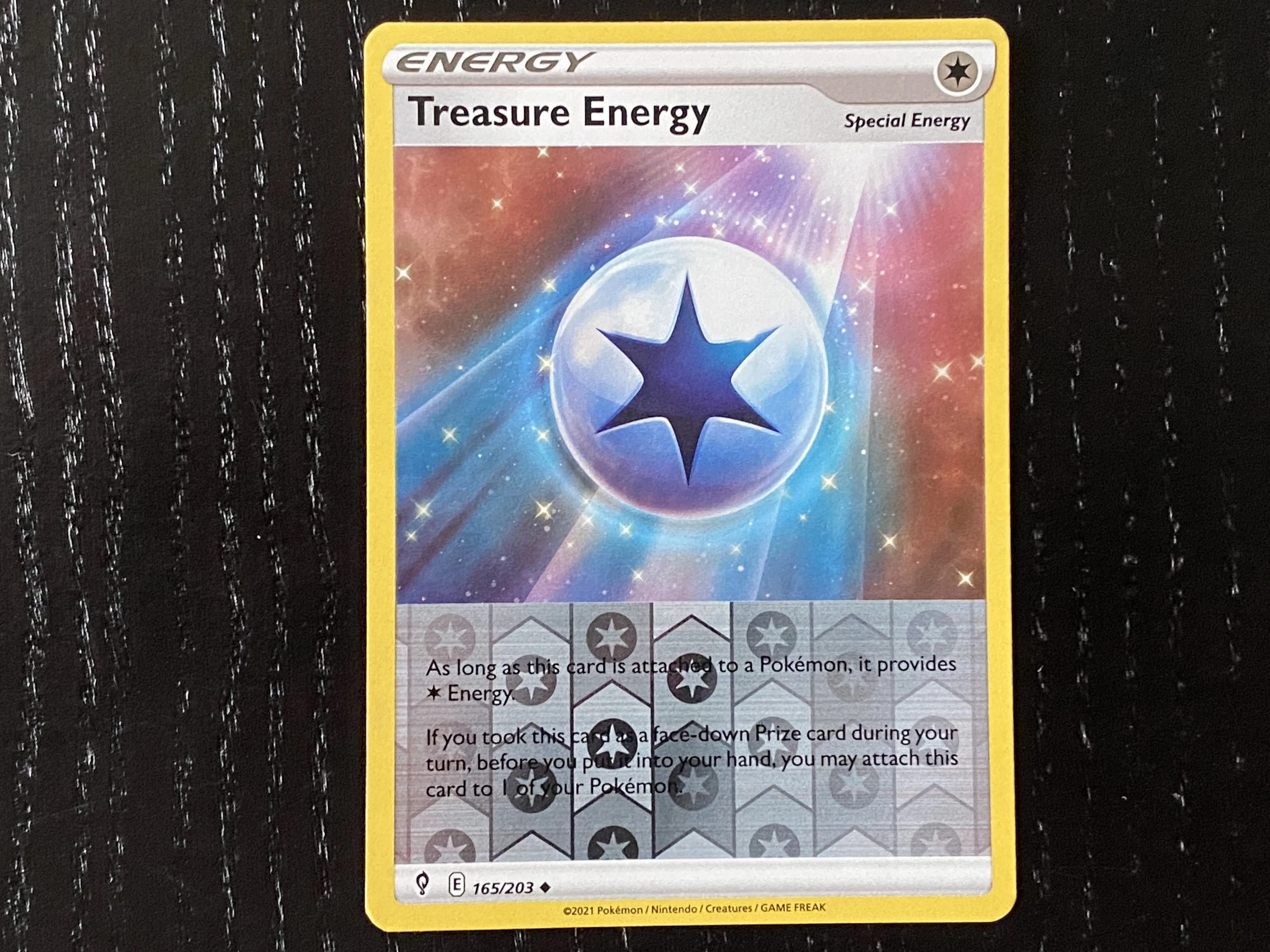 Pokémon Sword & Shield – Evolving Skies: The Coolest Cards We Pulled From Boosters Packs