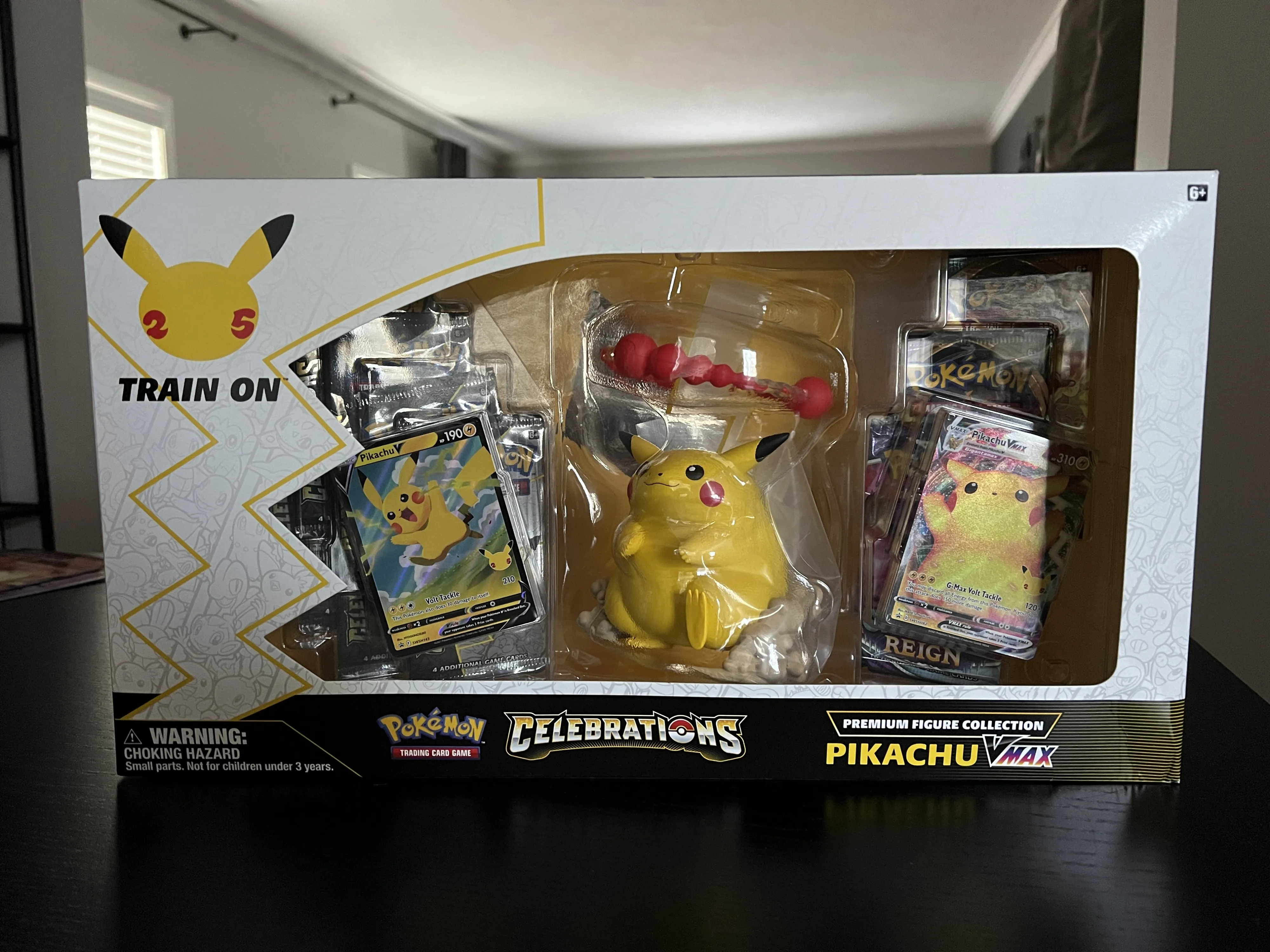 Pokémon Trading Card Game Celebrations – Unboxing And The Coolest Cards We Pulled