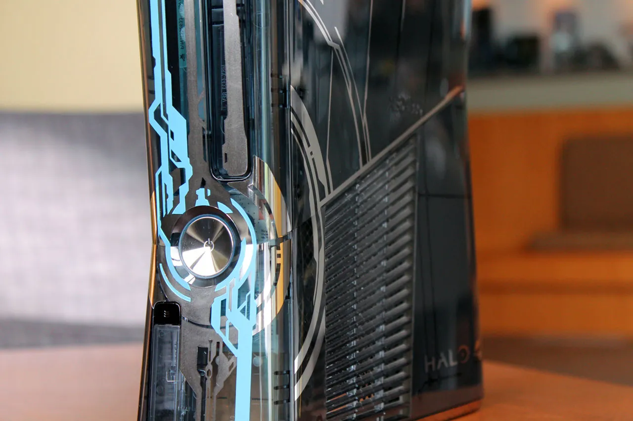 A Close Look At The Halo 4 Xbox 360