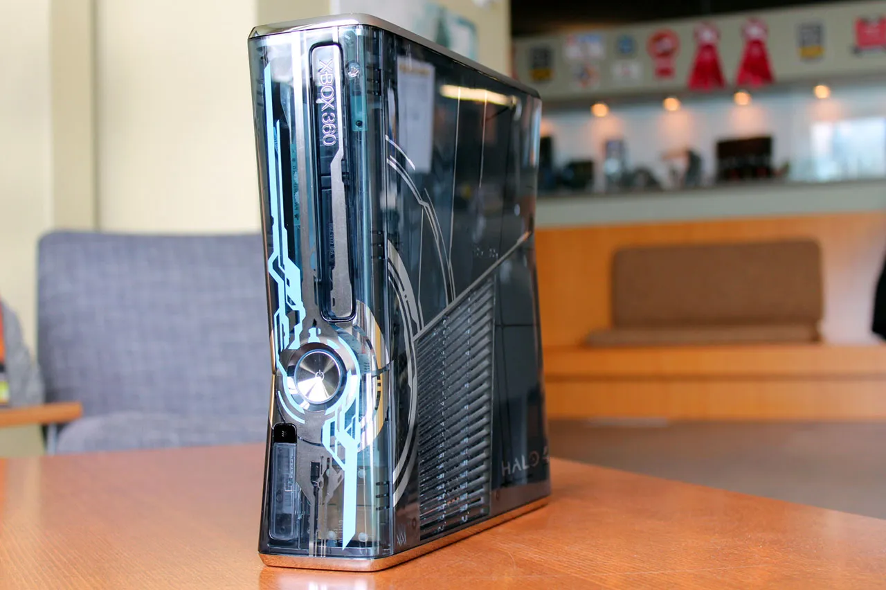 A Close Look At The Halo 4 Xbox 360