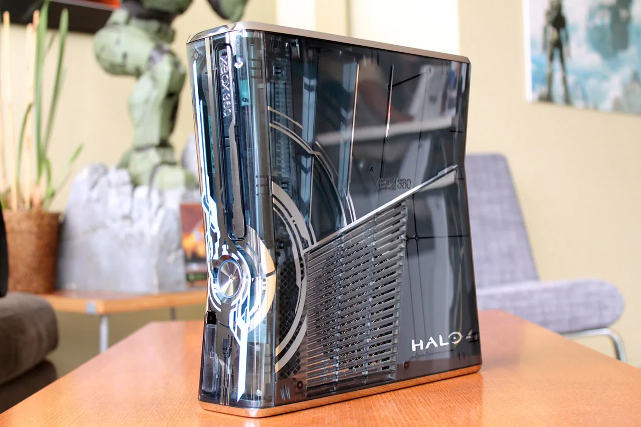 A Close Look At The Halo 4 Xbox 360