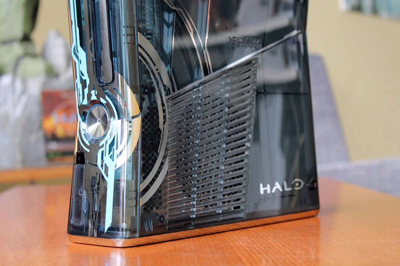 A Close Look At The Halo 4 Xbox 360