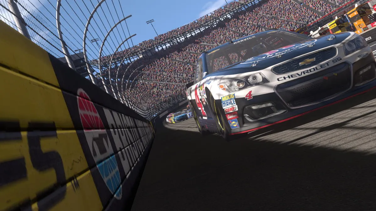 The Sports Desk – Exclusive NASCAR Heat Evolution Video & PES 2017 Contest!