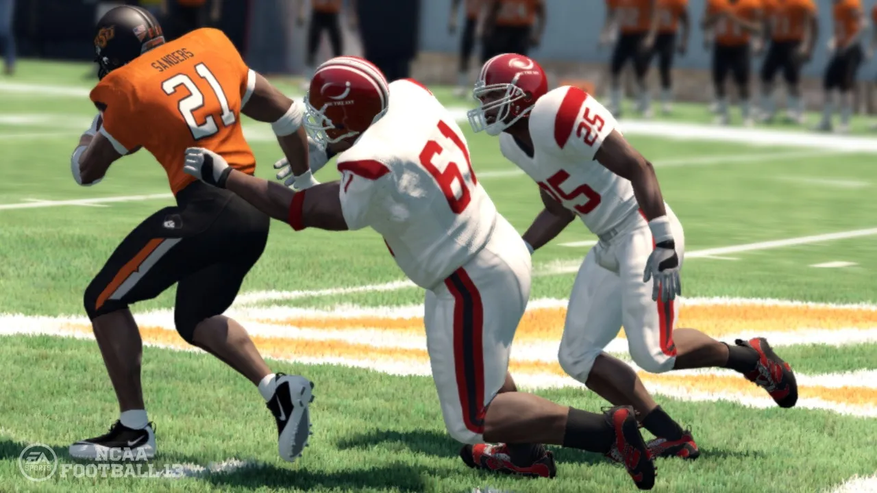 EA Tiburon Makes A Fourth-Down Conversion During A Crucial Drive