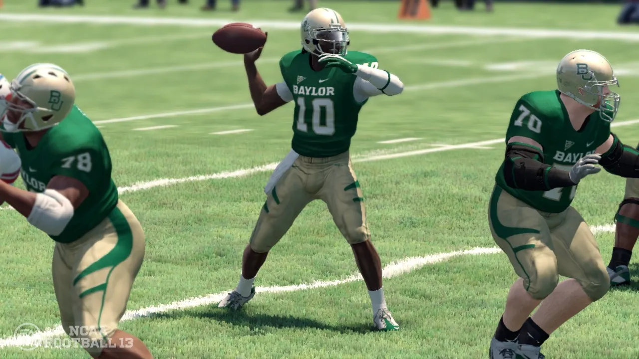 EA Tiburon Makes A Fourth-Down Conversion During A Crucial Drive