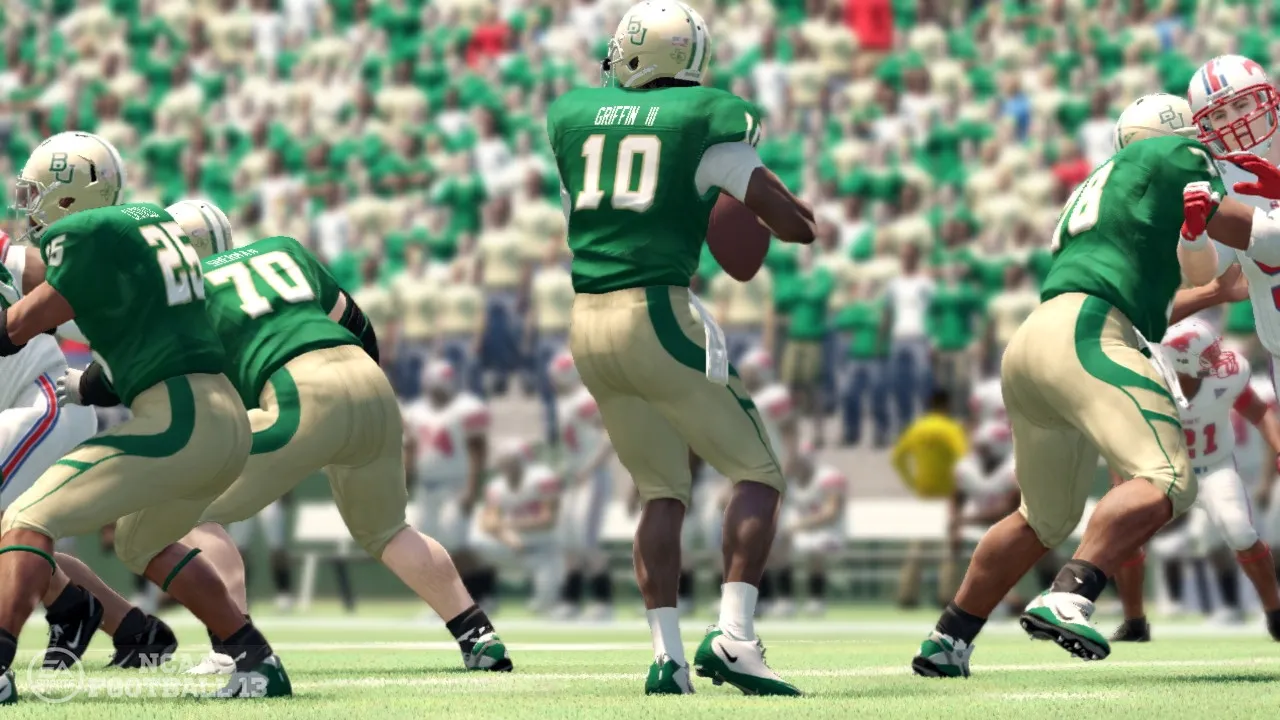 EA Tiburon Makes A Fourth-Down Conversion During A Crucial Drive