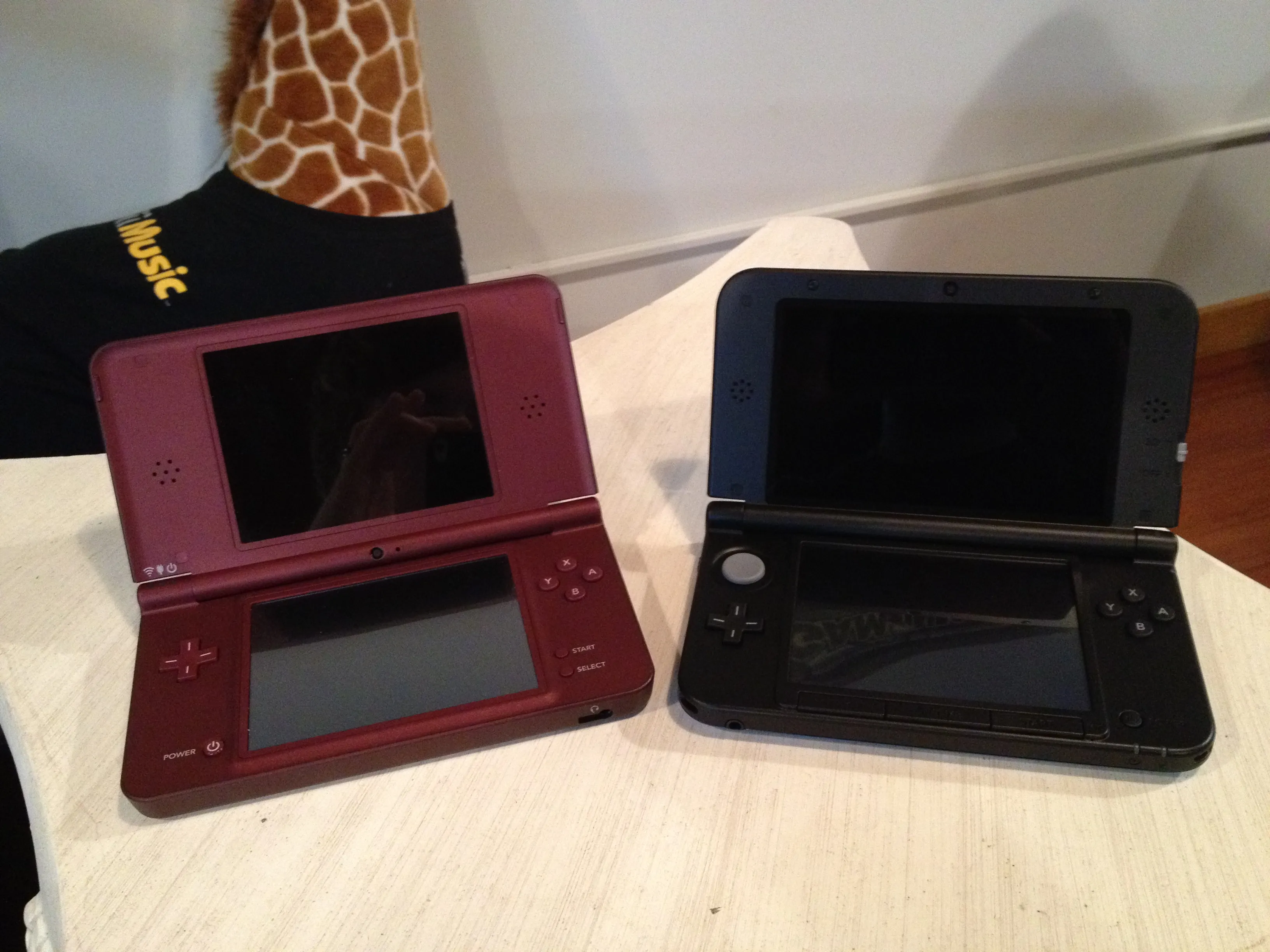 Nintendo 3DS XL Unboxing And Comparison