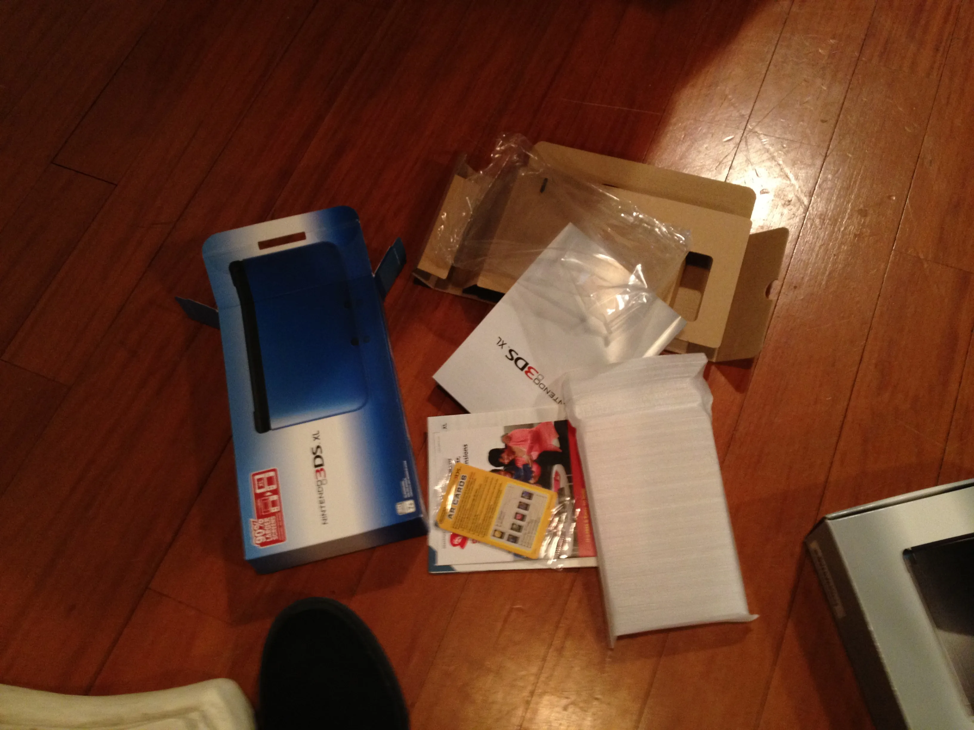 Nintendo 3DS XL Unboxing And Comparison